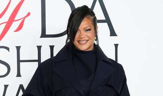 Aos 7 meses, Rihanna mostra rosto da 3ª filha, Rocki, em capa de revista, e detalhe rouba a cena: 'Essa criança é a MÃE dela!'.