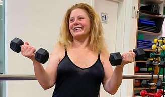 Aos 60+, manter o corpo em movimento é essencial — e Vera Fischer mostra que musculação também entra na conta da saúde.
