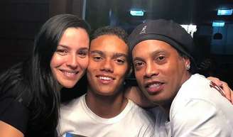 Ex-bailarina do Faustão é a mãe do único filho de Ronaldinho Gaúcho, João Mendes; saiba quem é Janaína Mendes.