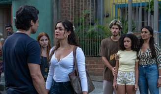 Namoro discreto nos bastidores de 'Três Graças': ator assume relacionamento com neta de Betty Faria. 'Auge da minha felicidade'.