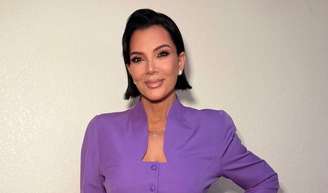 Aos 70 anos, Kris Jenner quebra silêncio sobre rumor de que estaria 'furiosa' com médico que fez procedimento no rosto.