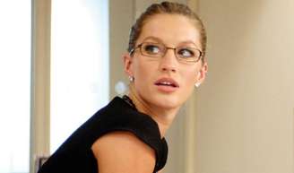 Gisele Bündchen recebeu o convite para ‘O Diabo Veste Prada’ após um encontro inesperado com a roteirista durante um voo entre Nova York e Los Angeles.