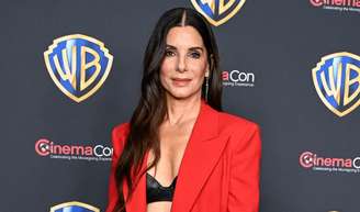 Aos 61 anos, Sandra Bullock ensina que o Pilates é o melhor exercício para quem não gosta de musculação: 'Não consigo ficar sem fazer, e adoro'.