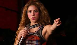 Shakira autoriza que a Globo passe o show ao vivo na TV.