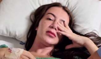 Influenciadora digital Apoline pretende processar hospital por ter trocado o gênero em prontuário e pulseira.