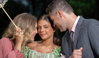 Investimento de R$ 59 mil, vestido volumoso e macaquinho para abrir a pista: Maria Sophia, neta de Leonardo, adianta looks da festa luxuosa de 15 anos, inspirada em ‘Bridgerton’.
