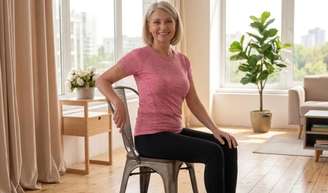 O pilates na cadeira surge como uma alternativa acessível e segura para quem busca mais mobilidade após os 60 anos, sem precisar sair de casa.