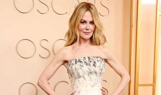 Aos 58 anos, Nicole Kidman ensina que o segredo de sua longevidade vai além da musculação: 'Corro, ando de bicicleta, faço ioga — o que eu puder fazer, onde quer que eu esteja'.