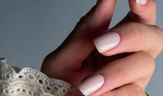 Sete esmaltações simples e muito estilosas para exibir mãos elegantes e bem cuidadas.
