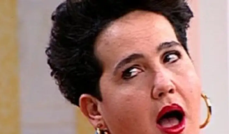 Discussão com elenco, desacato a diretores e até acusações de agressão: Claudia Jimenez foi expulsa do ‘Sai de Baixo’ após brigar com Deus e o mundo.