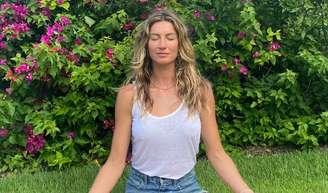 Entre meditação e exercícios ao ar livre, Gisele Bündchen transformou o bem-estar em prioridade na rotina.