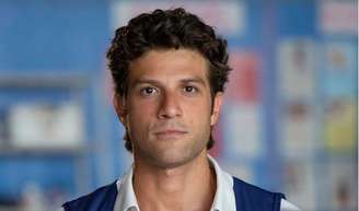 Chay Suede volta às novelas como Pedro em 'Quem ama, cuida'.