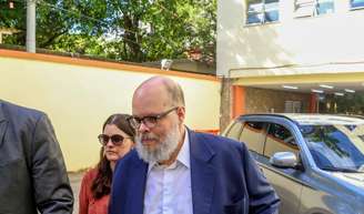 Ed Motta prestou depoimento 10 dias após confusão em restaurante do RJ, se diz 'desprestigiado' por cobrança de taxa de rolha, e nega ofensa a funcionário.