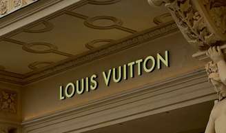 Disputa na Justiça: Louis Vuitton sofre derrota em processo contra marca de Portugal por propriedade intelectual envolvendo logomarca.