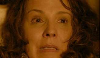 Emília morre na novela 'Alem do Tempo'? Mãe de Lívia se recupera após incendio provocado por Vitória.
