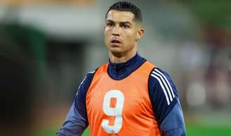 Convocado por Portugal, Cristiano Ronaldo vira 'raridade': figurinha do craque vira item de luxo e custa até R$ 5 mil.