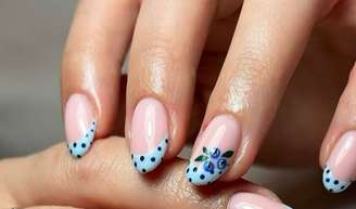 Oito unhas decoradas para exibir mãos divertidas e originais e dar uma pitada de cor no Outono-Inverno 2026.