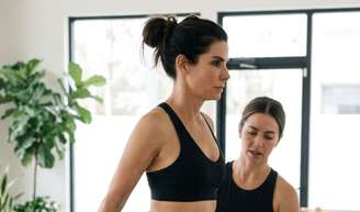 A partir dos 60 anos: estudo revela que apenas 12 semanas de Pilates devolvem a força muscular e blindam o corpo contra a sarcopenia.