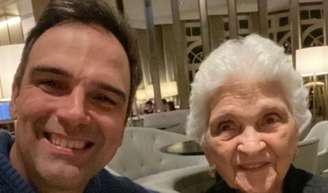 1 mês após a morte de Oscar Schmidt, Tadeu Schmidt revela o falecimento da mãe, Dona Janira, aos 92 anos: 'Muita dificuldade para aceitar'.