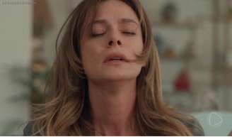 Karsu é presa por acusação de roubo na novela 'Coração de Mãe'.