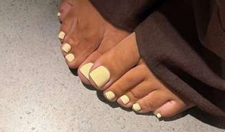 Conheça as melhores cores de esmalte para unha do pé no inverno!.