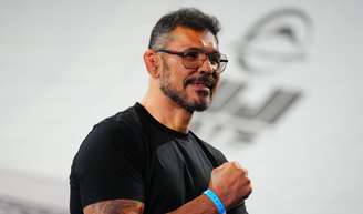 Aos 49 anos, Rodrigo Minotauro dá importante conselho sobre força mental e estreia programa para ajudar novos talento: 'Não pulem etapas'.