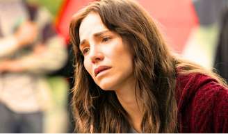 Adriana sofre co a momrte de Arthur Brandão na semana de 1 a 6 de junho da novela 'Quem Ama Cuida'.