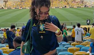 Aposte no tênis New Balance amarelo para garantir um look bem brazilcore na Copa do Mundo 2026.