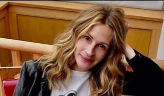 Corte de cabelo médio fica excelente em mulheres mais velhas.