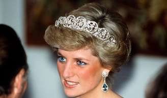 Tiara, chapéu e pixie: veja os penteados icônicos de Princesa Diana ao longo dos anos.