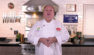 O chef Érick Jacquin, do 'MasterChef Brasil', ensinou em seu canal do YouTube uma receita de molho de tomate caseiro incrível.