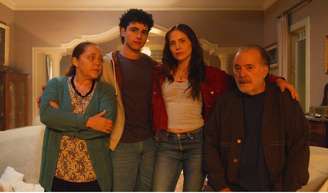 Família de Adriana será despejada de apartamento por Pilar após prisão da fisioterapeuta.