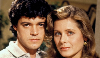 Lançado em 1985, este perfume importado foi protagonista no início de namoro dos meus pais; minha mãe usa até hoje em ocasiões especiais.