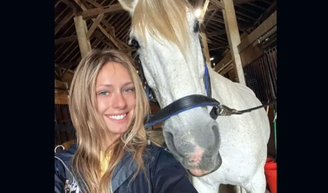 Chloe Christina Smith, de 25 anos, morreu após cavalo empinar durante salto