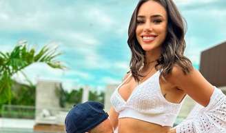 Bruna Biancardi está grávida? Novo vídeo da esposa de Neymar aumenta rumor após Leo Dias revelar que Seleção tem jogador que será pai - na foto, casal ao revelar primeria gravidez da influencer.
