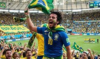 A psicologia explica explosão de torcedores na hora do gol do Brasil na Copa do Mundo: 'Cascata de respostas fisiológicas e emocionais'.