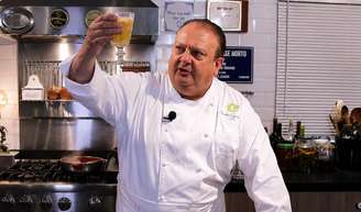 O tradicional quentão de festa junina feito por Jacquin: com canela e laranja, essa receita do jurado do 'MasterChef Brasil' é perfeita para esquentar em dias frios.