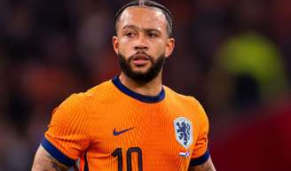 Depay experimentou bebida alcóolica quando criança, tem animal exótico e corpo cheio de tatuagens.