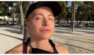 Angélica voltou ao Brasil após 10 dias em um retiro de meditação.