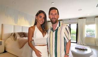Conheça o quarto de Lionel Messi e Antonela Roccuzzo em mansão milionária de Miami.