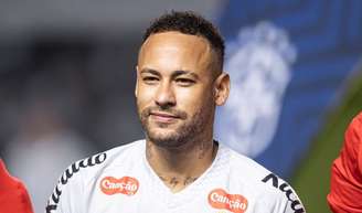 Nome dos filhos, modelo exclusivo e mais: os detalhes das caneleiras de R$ 7 mil na estreia de Neymar na Copa 2026.
