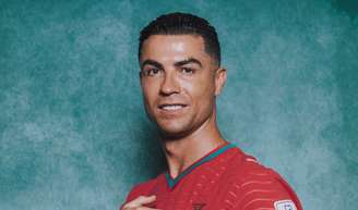 Cristiano Ronaldo, aos 41 anos e com quase 1000 gols na carreira: 'Depois dos 33, o corpo vai continuar a respeitar quando você precisar dele, mas a batalha mais dura é mental'.