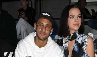 Bruna Marquezine lembrou exposição em excesso da vida pessoal durante namoro com Neymar: 'Relacionamento muito difícil'.