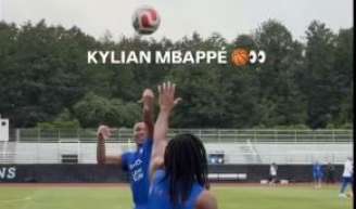 Mbappe brinca de basquete em treino da França