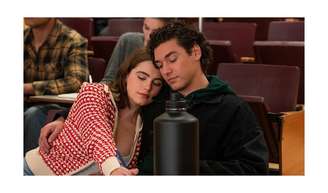 Esqueça 'Off Campus': Netflix prepara uma série de romance no gelo baseada em best-seller que promete te prender desde o primeiro episódio.