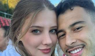 Médica recém-formada, 24 anos e parceira de estudos: quem é a noiva de Gabriel Martinelli, responsável pelo gol que tirou o Brasil do sufoco contra o Japão na Copa 2026.