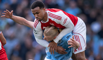 'De loira o Vini Jr. também entende': web resgata confronto entre Haaland e Gabriel Magalhães e cria expectativa em Brasil e Noruega nas oitavas da Copa 2026.