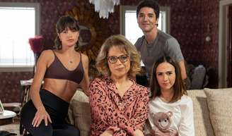 Tatá Werneck faz parte de uma família complicada na novela 'Quem ama cuida'.