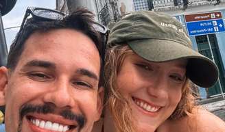 Noiva de Lucas Borbas, viúvo de Isabel Veloso, nega abalo na relação após críticas e ataques ao casal: 'Sinto que nosso relacionamento saiu mais forte diante disso tudo'.