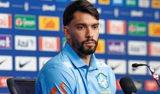 Lucas Paquetá quebra silêncio após grave lesão na coxa; jogador da Copa 2026 está fora do jogo decisivo contra Noruega, em 5 de julho de 2026.